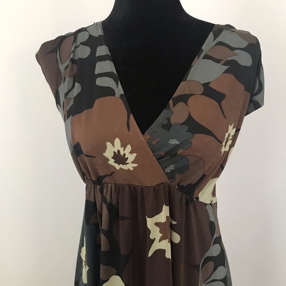 Jonathan Martin Studio Cap Sleeve V-Dress. Size 14